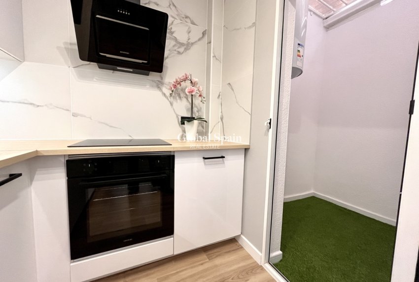 Wederverkoop - HUIS -
PLAYA FLAMENCA - Costa Blanca