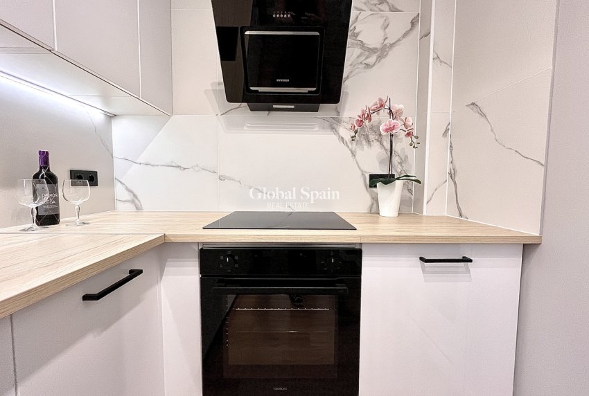 Wederverkoop - HUIS -
PLAYA FLAMENCA - Costa Blanca