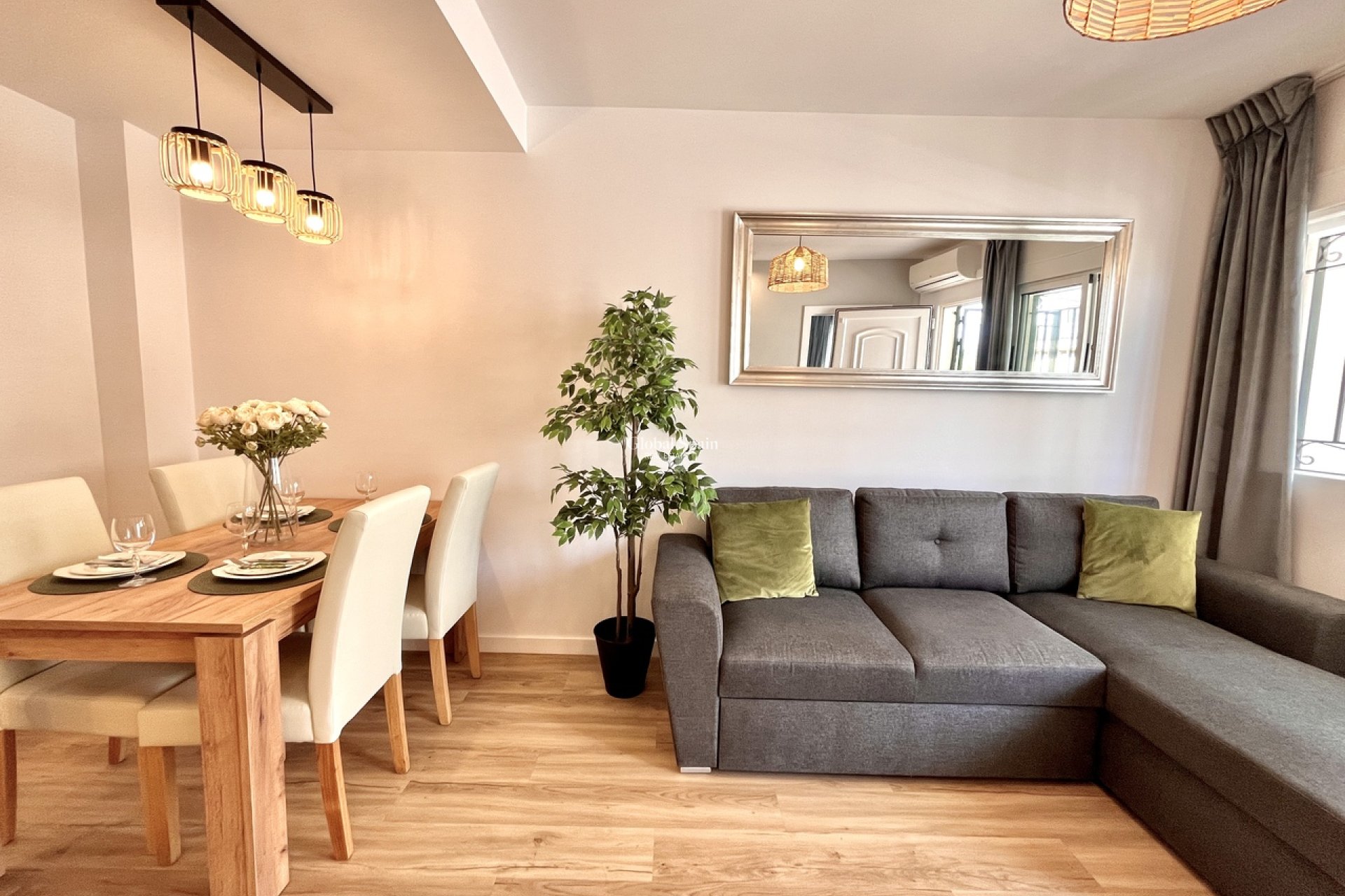 Wederverkoop - HUIS -
PLAYA FLAMENCA - Costa Blanca