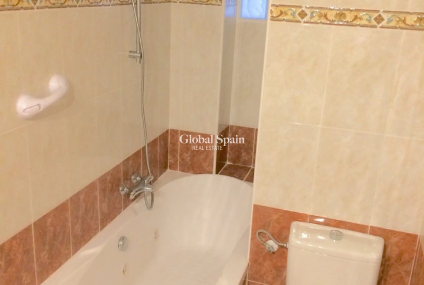 Wederverkoop - HUIS -
PLAYA FLAMENCA - Costa Blanca