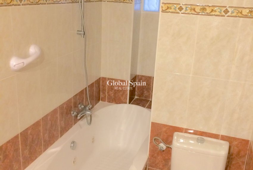 Wederverkoop - HUIS -
PLAYA FLAMENCA - Costa Blanca