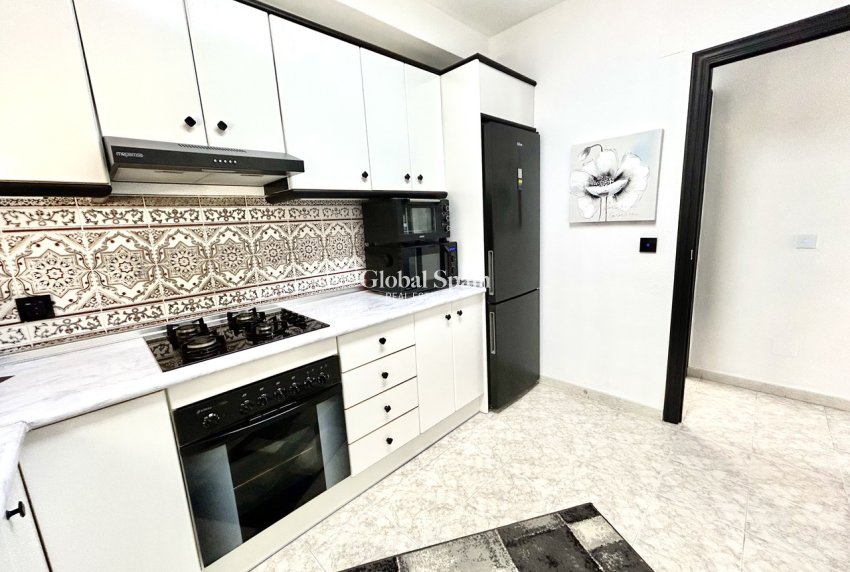 Wederverkoop - HUIS -
PLAYA FLAMENCA - Costa Blanca