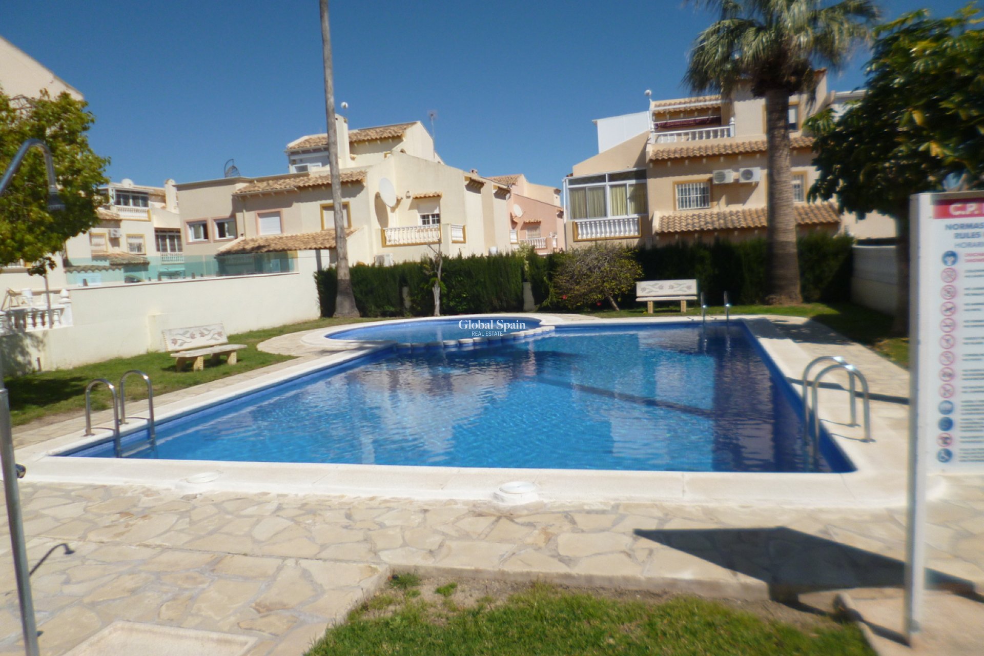 Wederverkoop - HUIS -
PLAYA FLAMENCA - Costa Blanca