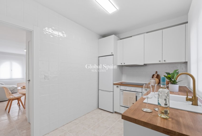 Wederverkoop - HUIS -
PLAYA FLAMENCA - Costa Blanca