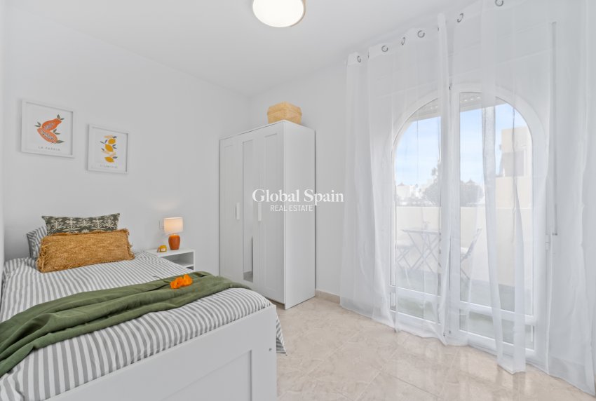 Wederverkoop - HUIS -
PLAYA FLAMENCA - Costa Blanca