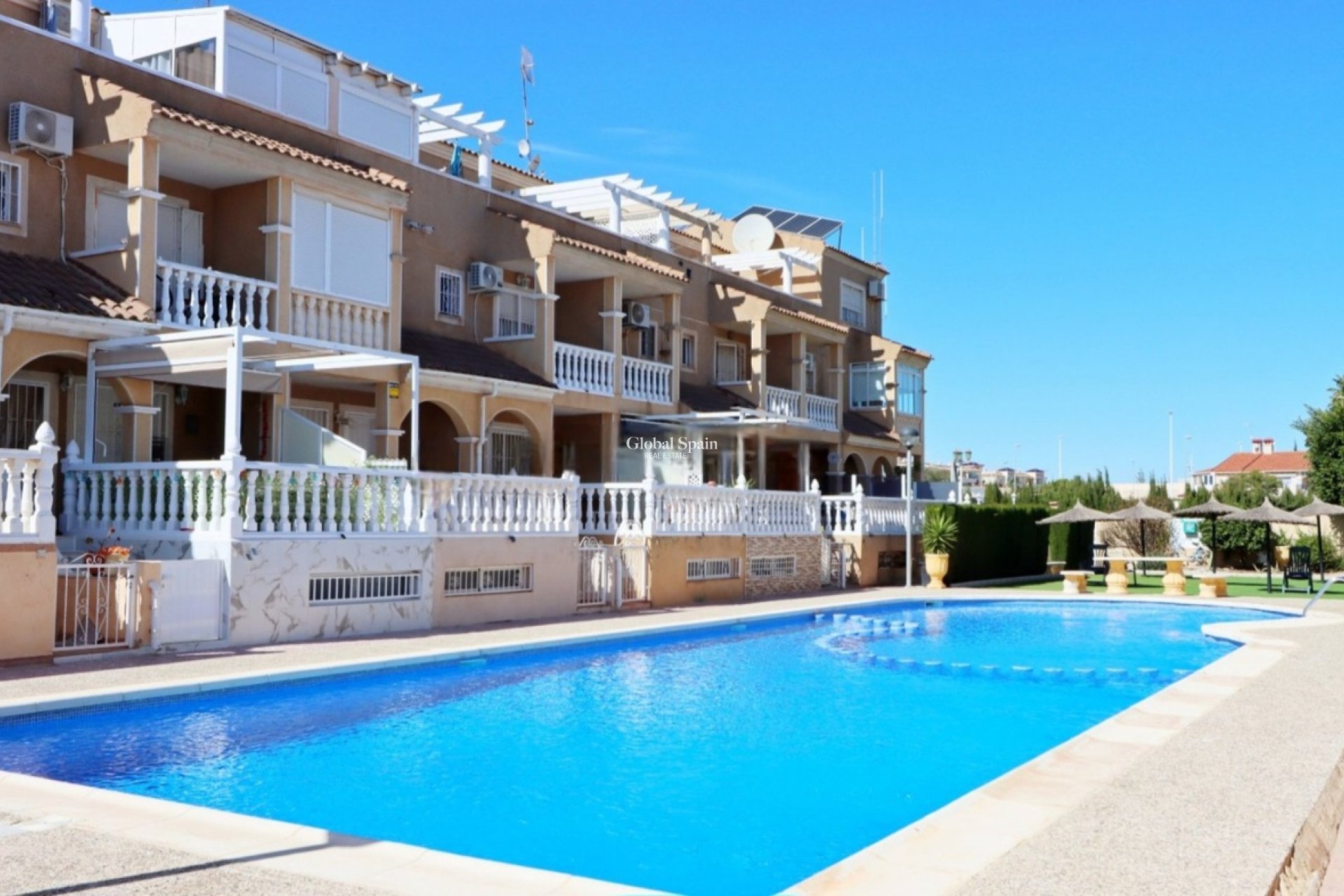 Wederverkoop - HUIS -
PLAYA FLAMENCA - Costa Blanca