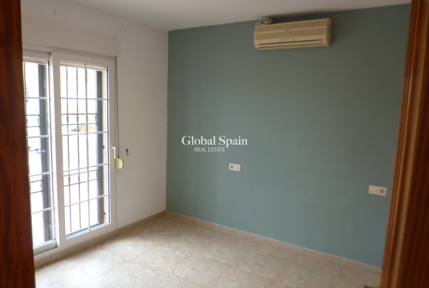 Wederverkoop - HUIS -
PLAYA FLAMENCA - Costa Blanca