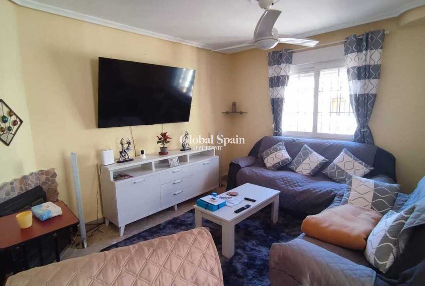 Wederverkoop - HUIS -
PLAYA FLAMENCA - Costa Blanca
