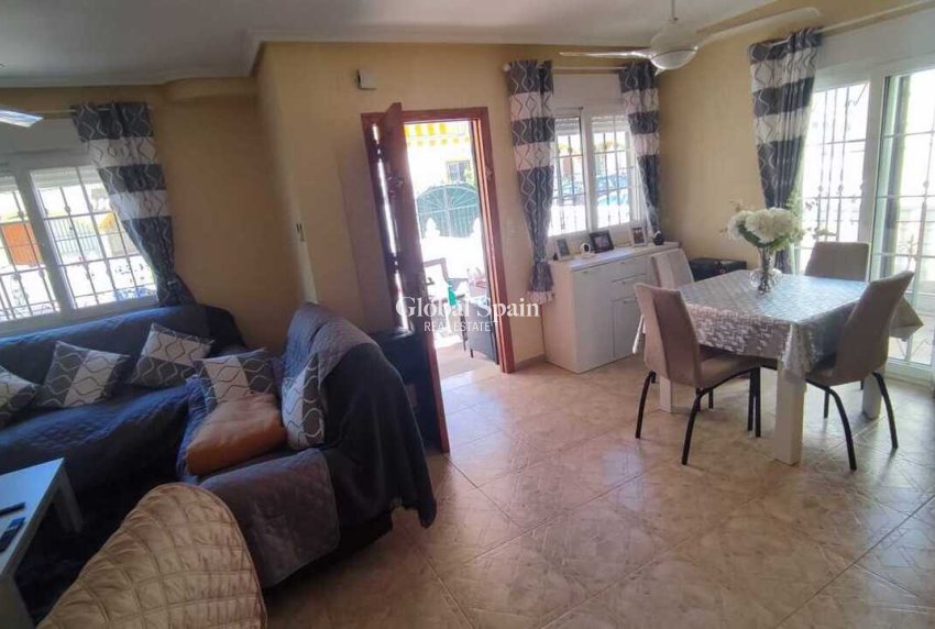 Wederverkoop - HUIS -
PLAYA FLAMENCA - Costa Blanca