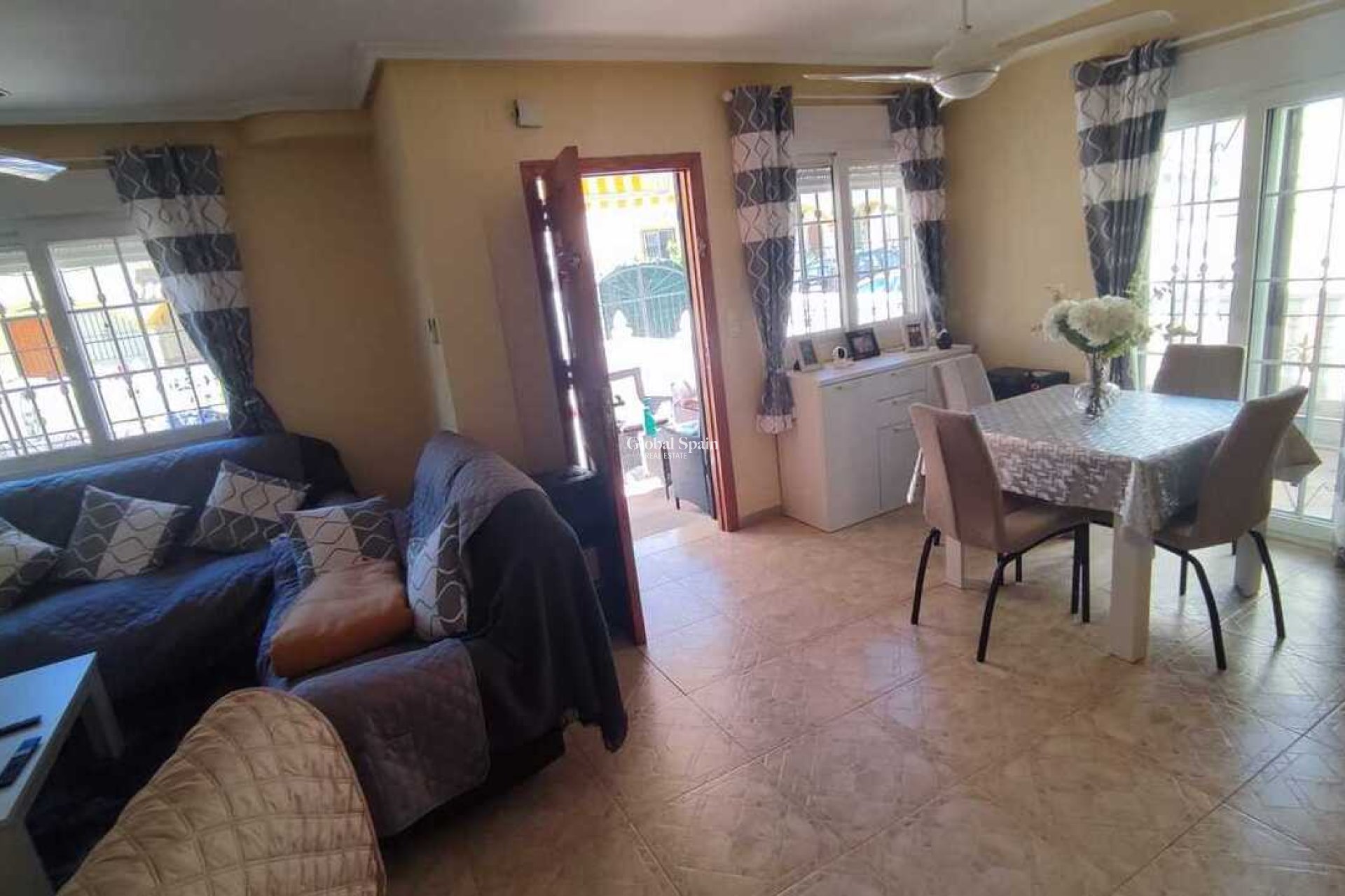 Wederverkoop - HUIS -
PLAYA FLAMENCA - Costa Blanca
