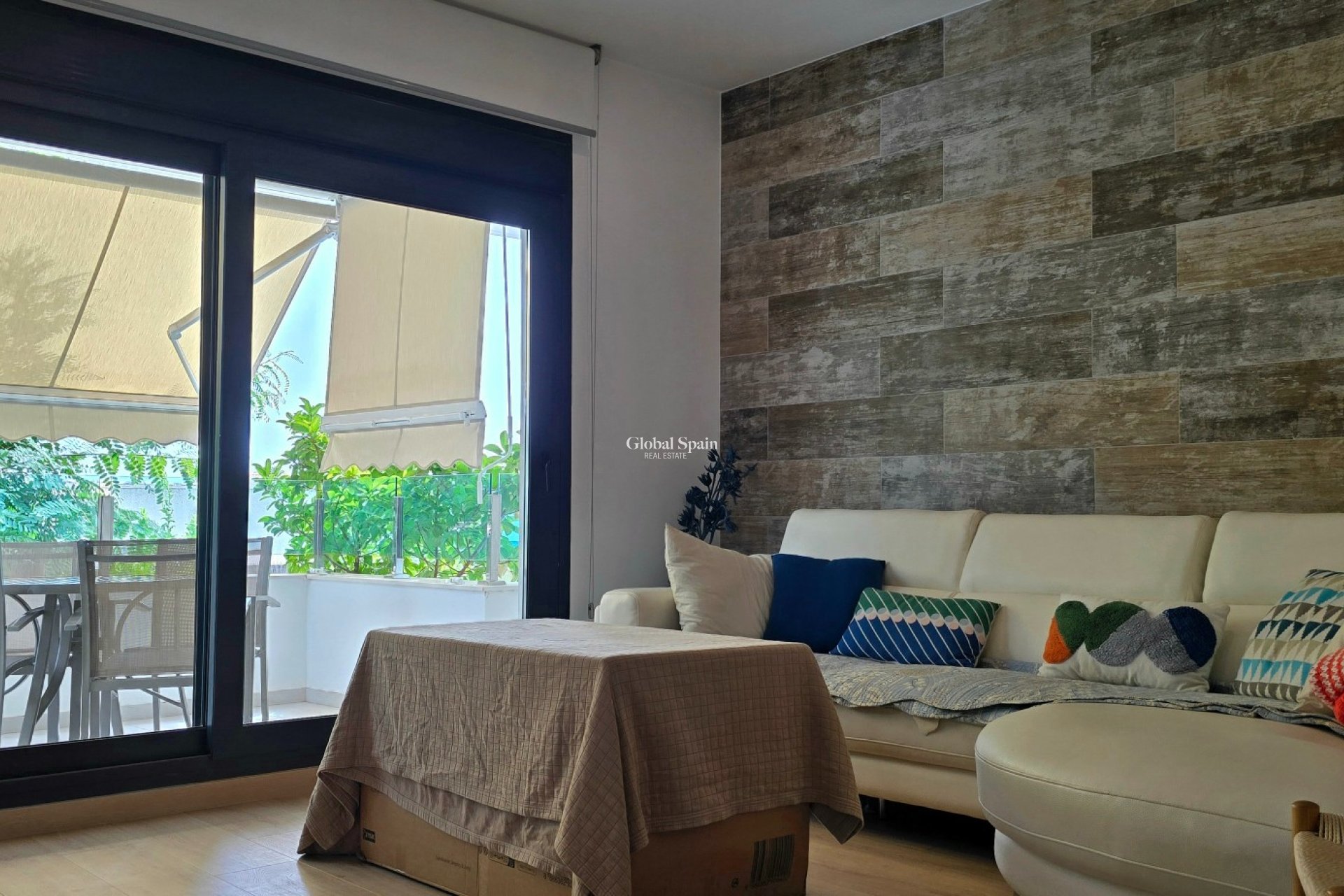 Wederverkoop - HUIS -
POLOP - Alberca