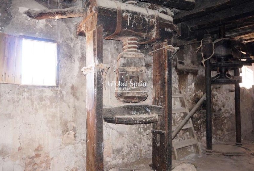 Wederverkoop - HUIS -
RASPAY - Inland