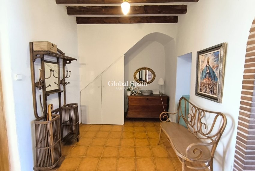 Wederverkoop - HUIS -
RASPAY - Inland