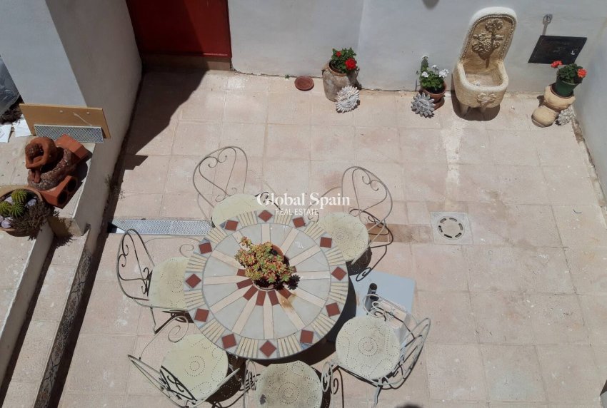 Wederverkoop - HUIS -
RASPAY - Inland