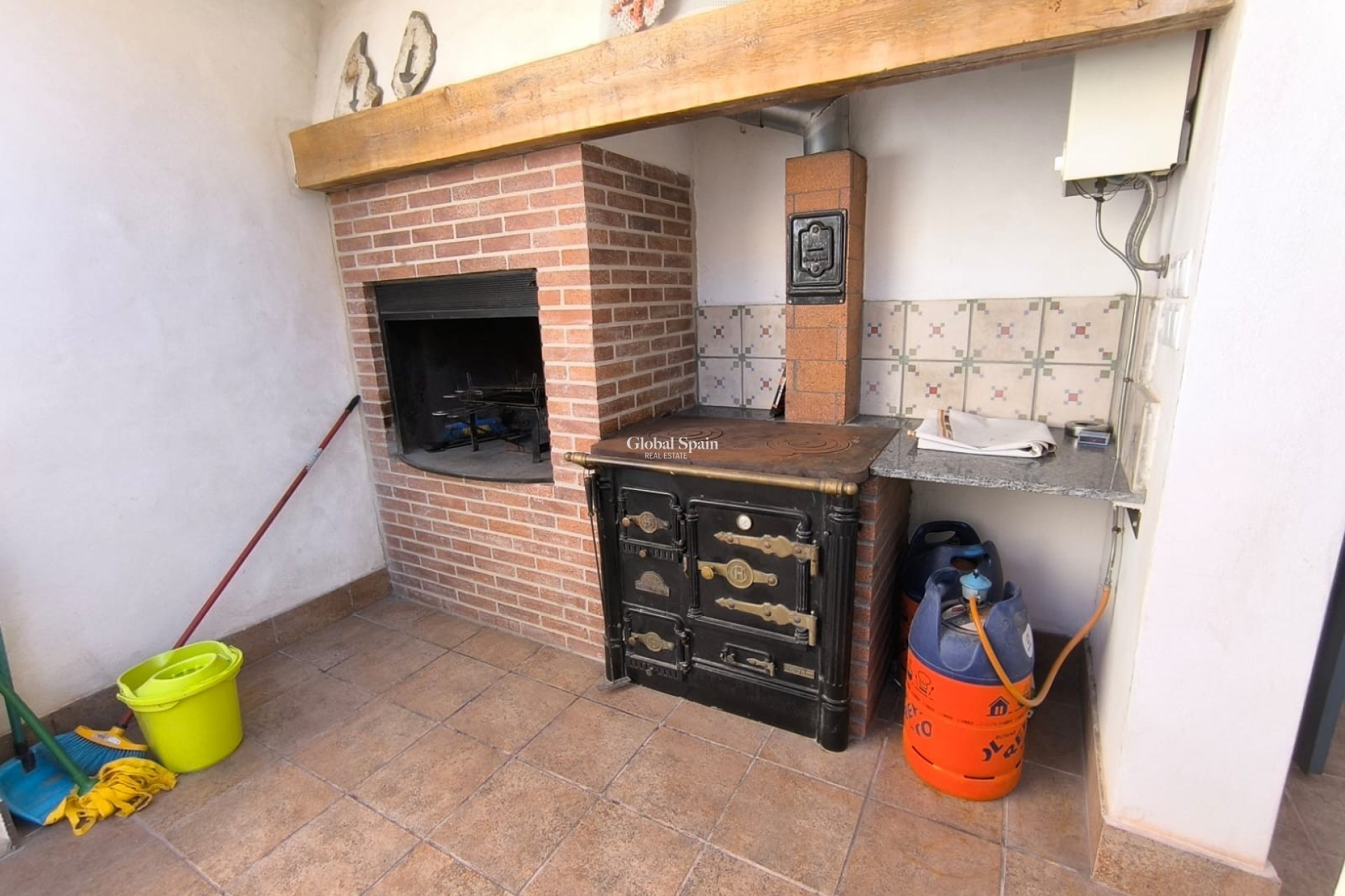 Wederverkoop - HUIS -
RASPAY - Inland