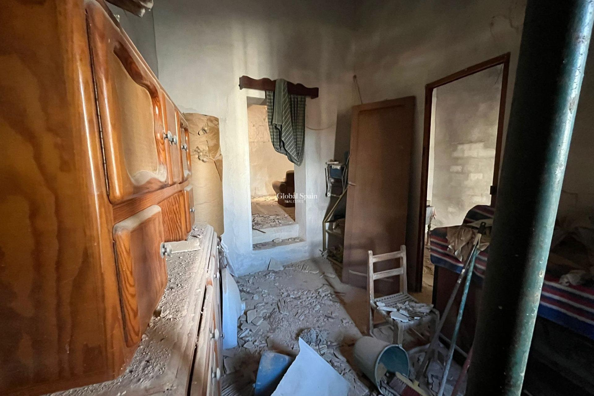 Wederverkoop - HUIS -
ROJALES - Centro