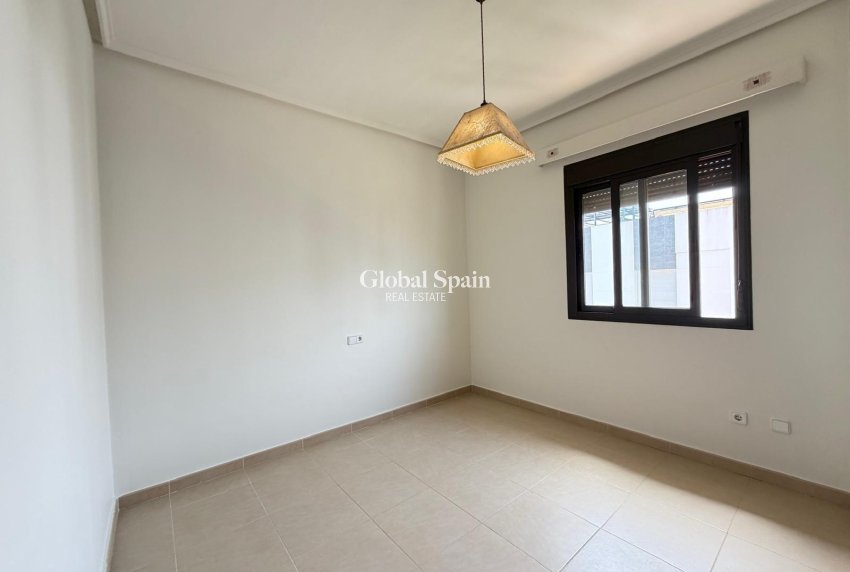 Wederverkoop - HUIS -
ROJALES - Lo Marabú