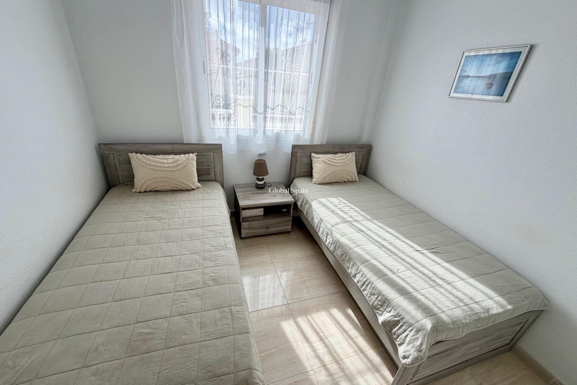 Wederverkoop - HUIS -
ROJALES - Pueblo