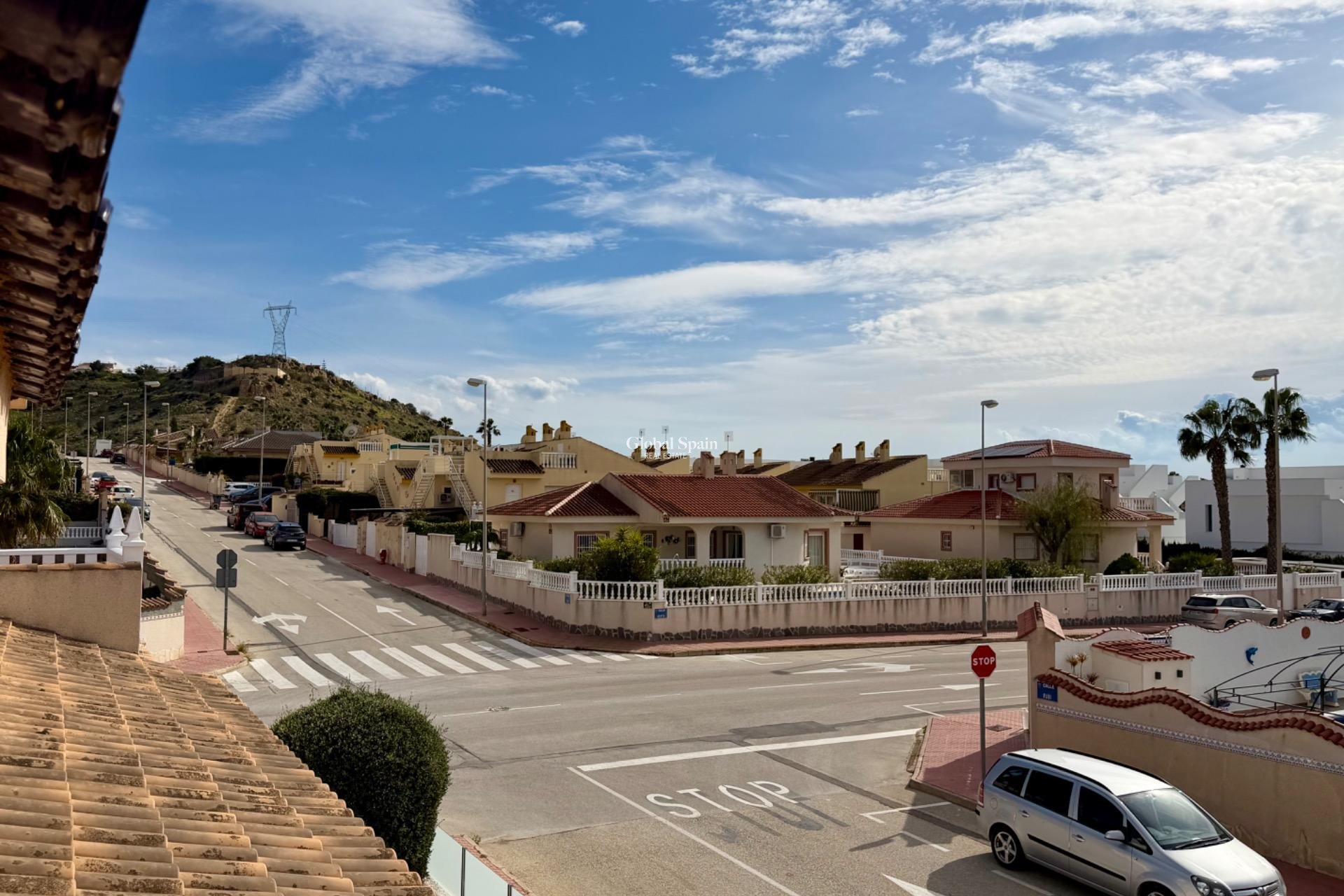 Wederverkoop - HUIS -
ROJALES - Pueblo
