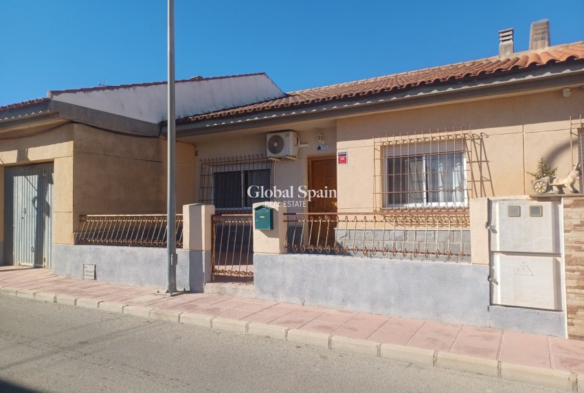 Wederverkoop - HUIS -
ROLDÁN - Inland