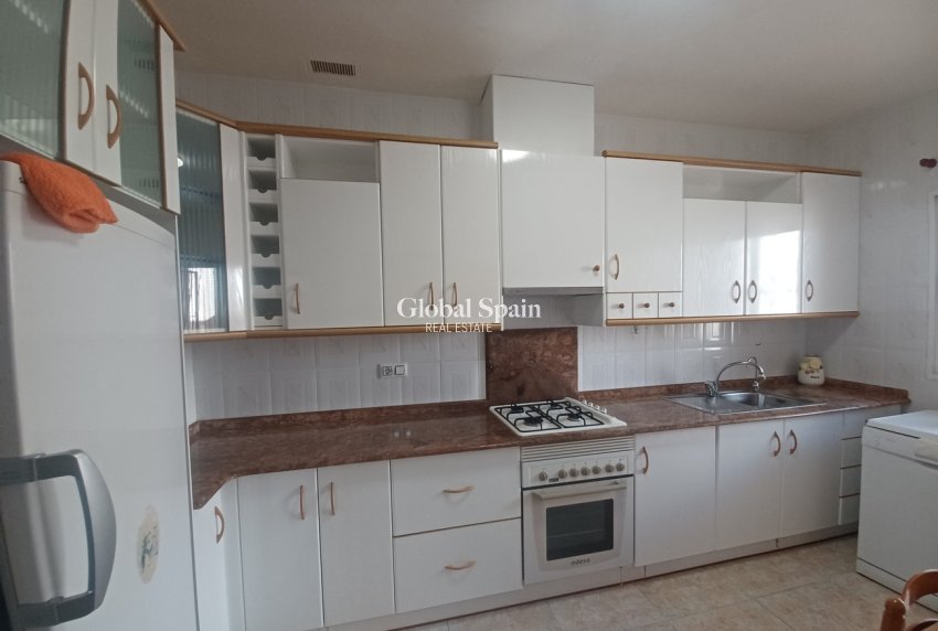 Wederverkoop - HUIS -
ROLDÁN - Inland