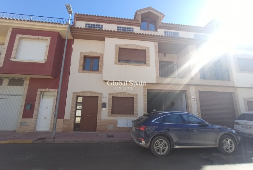 Wederverkoop - HUIS -
ROLDÁN - Inland