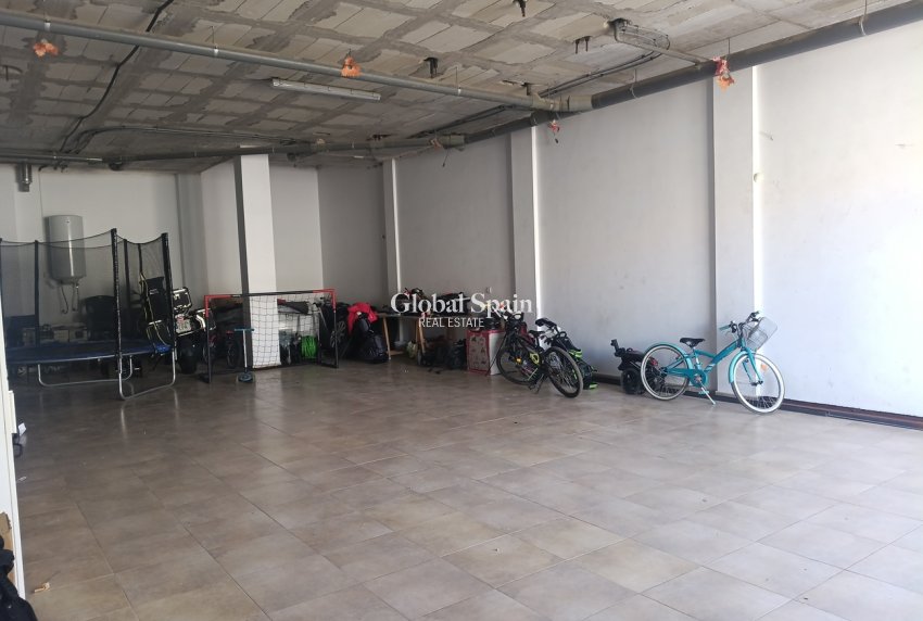 Wederverkoop - HUIS -
ROLDÁN - Inland