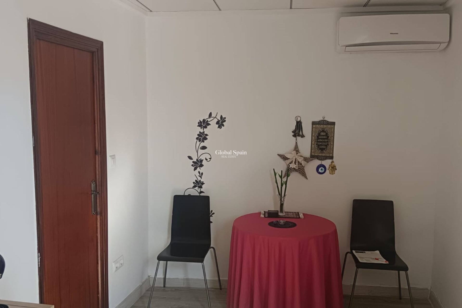 Wederverkoop - HUIS -
SALINAS - Inland