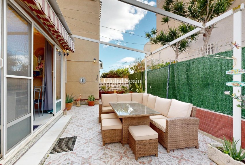 Wederverkoop - HUIS -
SAN MIGUEL DE SALINAS - 03193