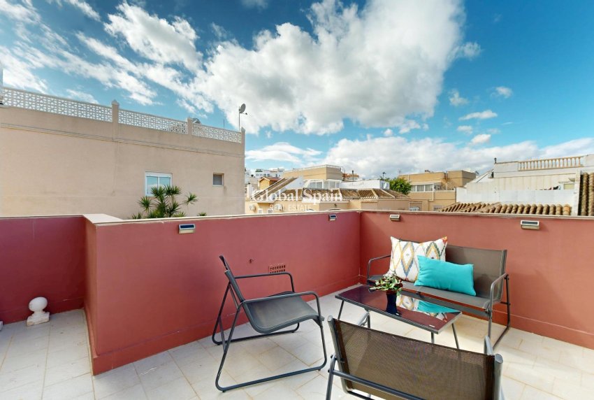 Wederverkoop - HUIS -
SAN MIGUEL DE SALINAS - 03193