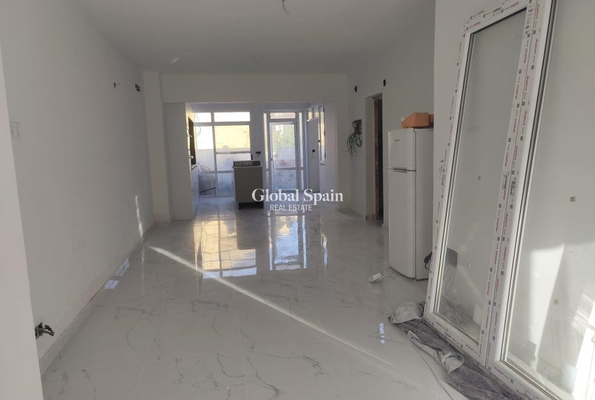 Wederverkoop - HUIS -
SAN MIGUEL DE SALINAS - Blue Lagoon - Galán