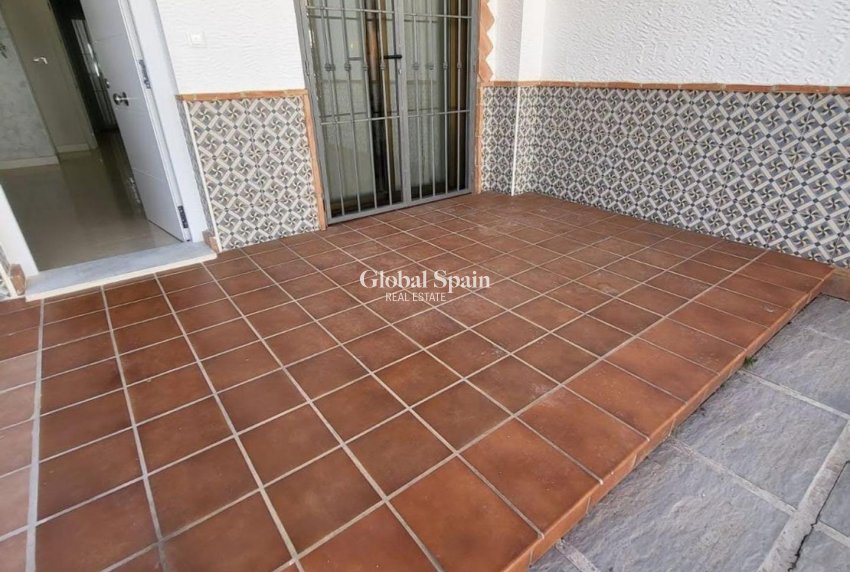 Wederverkoop - HUIS -
SAN MIGUEL DE SALINAS - Ciudad de las comunicaciones