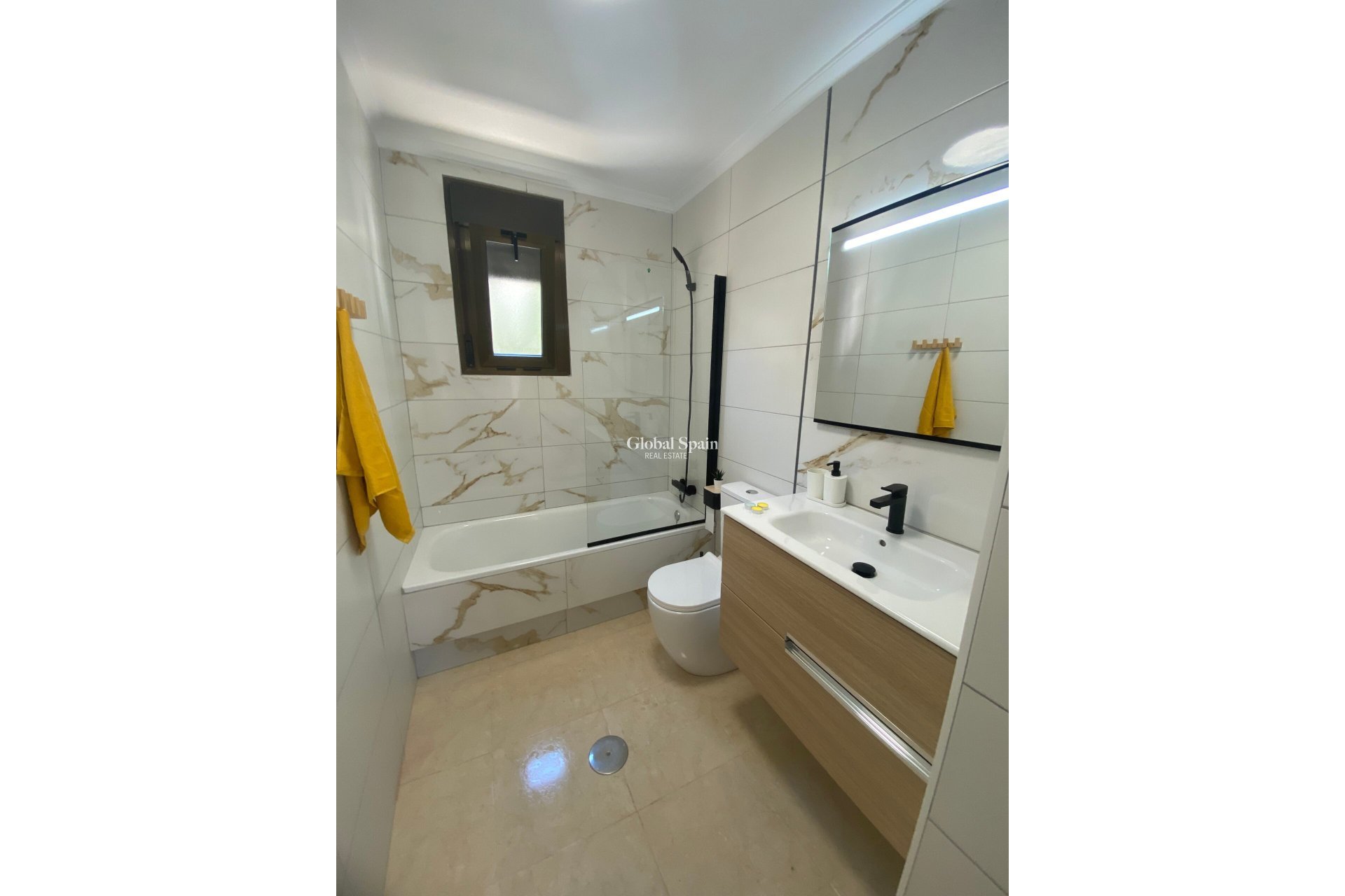 Wederverkoop - HUIS -
SAN MIGUEL DE SALINAS - Inland