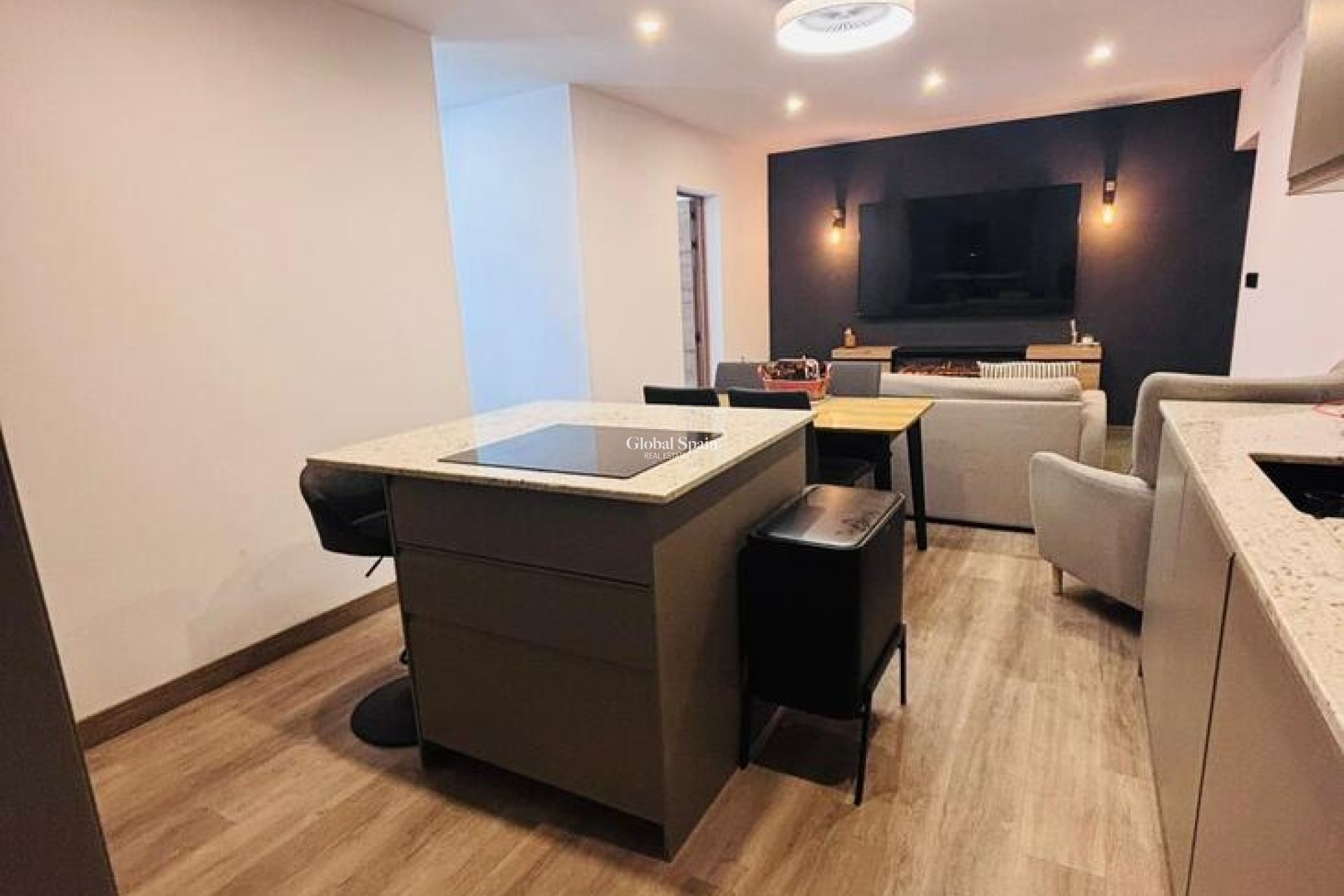 Wederverkoop - HUIS -
SAN MIGUEL DE SALINAS - Inland