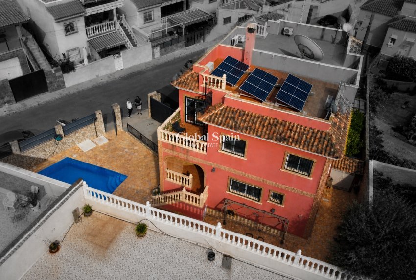Wederverkoop - HUIS -
SAN MIGUEL DE SALINAS - Inland
