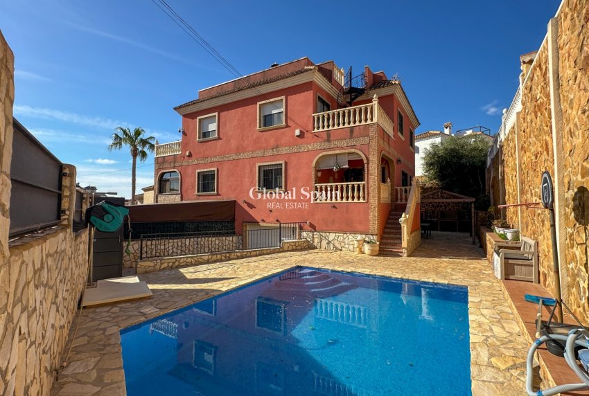 Wederverkoop - HUIS -
SAN MIGUEL DE SALINAS - Inland