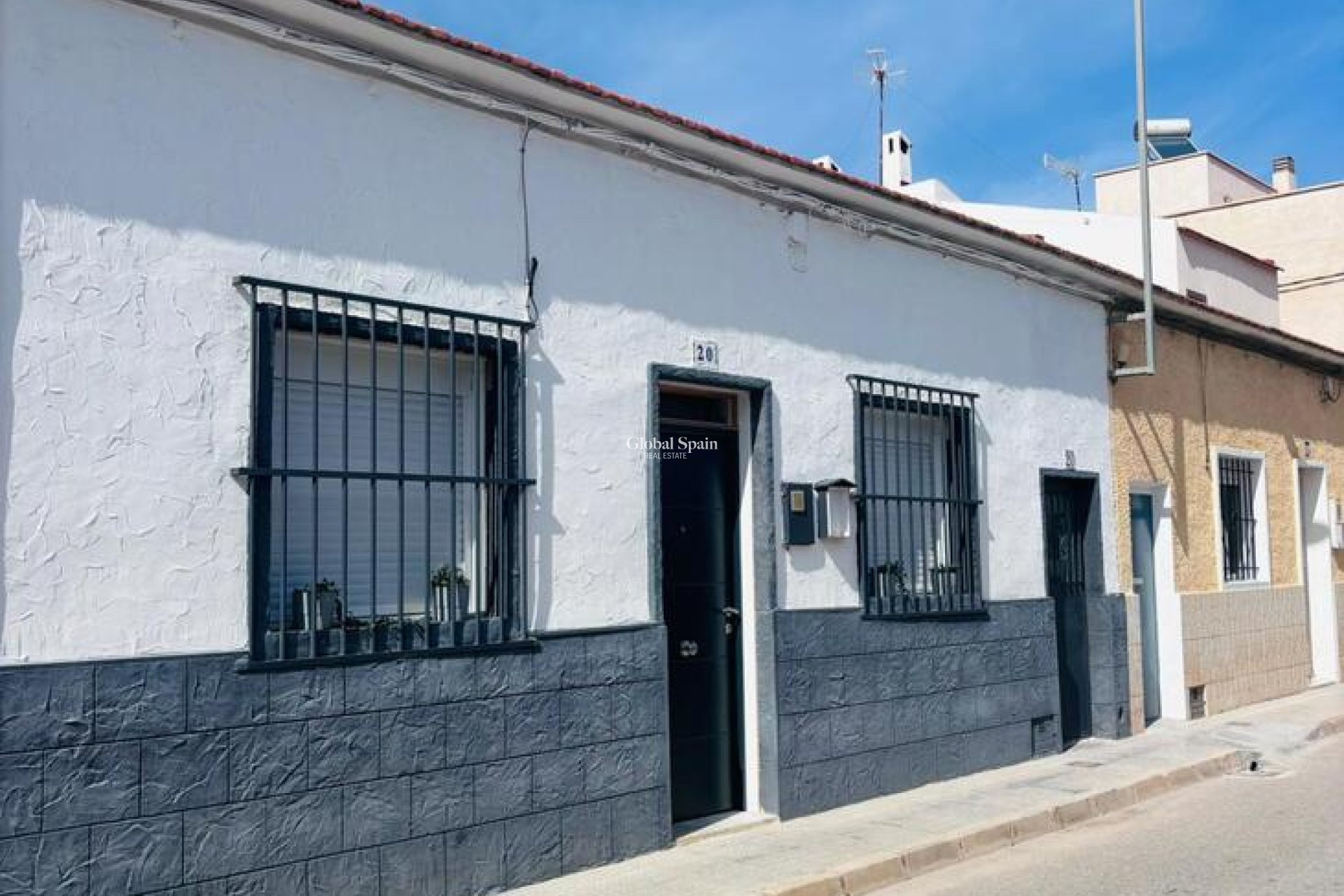 Wederverkoop - HUIS -
SAN MIGUEL DE SALINAS - Inland