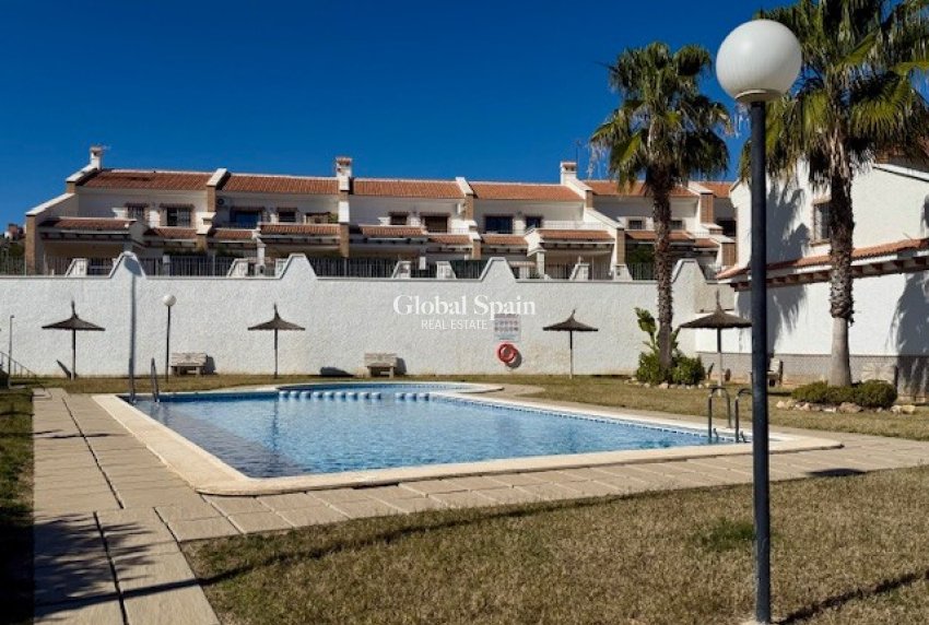 Wederverkoop - HUIS -
SAN MIGUEL DE SALINAS - Inland