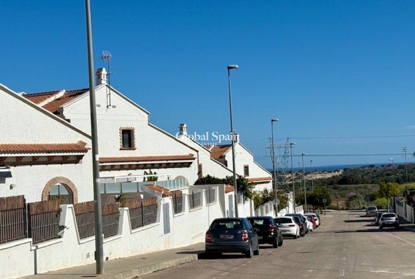 Wederverkoop - HUIS -
SAN MIGUEL DE SALINAS - Inland