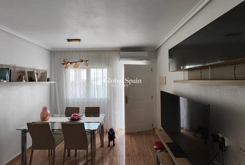 Wederverkoop - HUIS -
SAN PEDRO DEL PINATAR - Lo pagan