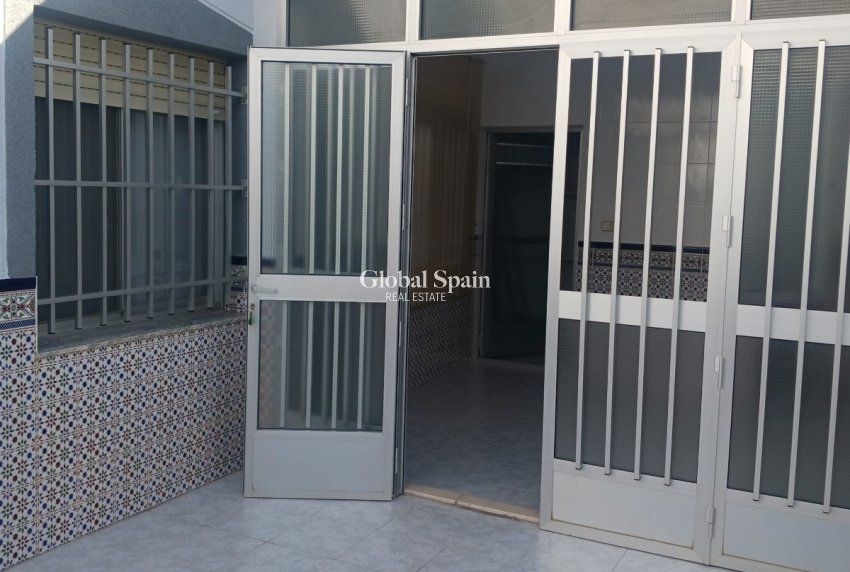 Wederverkoop - HUIS -
SAN PEDRO DEL PINATAR - Los Antolinos