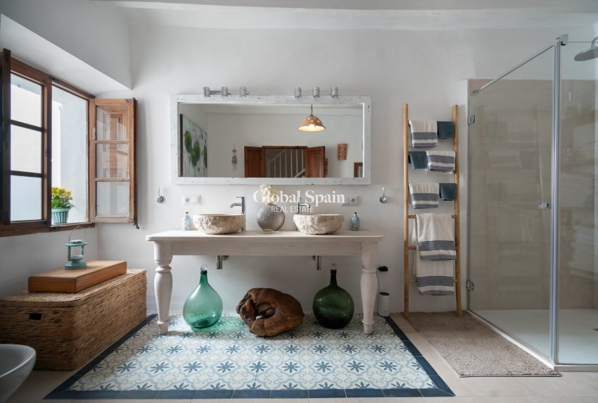 Wederverkoop - HUIS -
SÓLLER