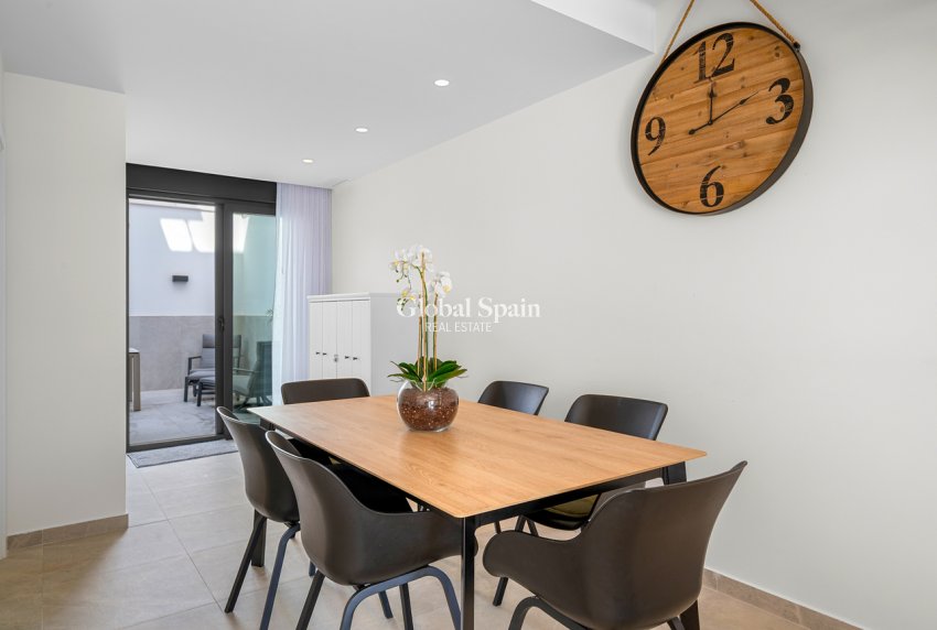 Wederverkoop - HUIS -
TORRE DE LA HORADADA - Costa Blanca