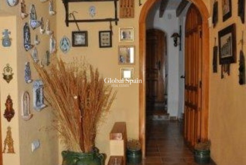 Wederverkoop - HUIS -
TORREMANZANAS - Costa Blanca