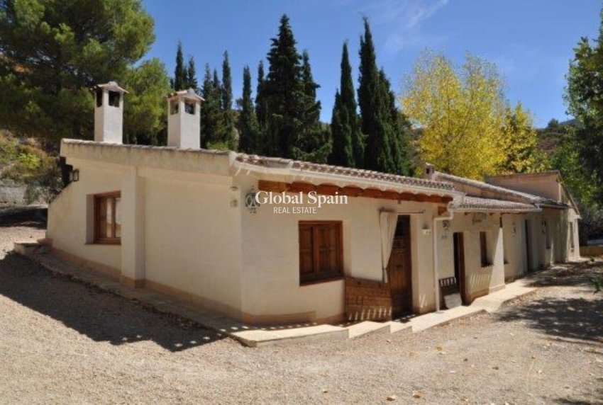 Wederverkoop - HUIS -
TORREMANZANAS - Costa Blanca