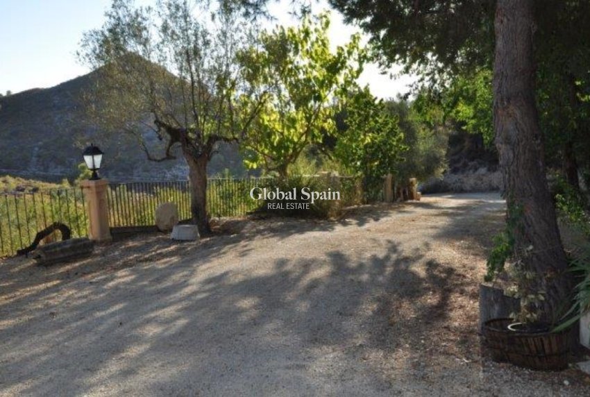 Wederverkoop - HUIS -
TORREMANZANAS - Costa Blanca