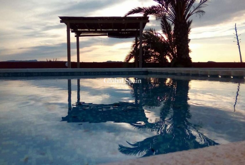 Wederverkoop - HUIS -
TORREMENDO - Costa Blanca