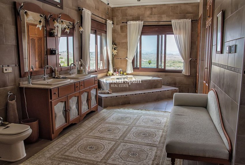 Wederverkoop - HUIS -
TORREMENDO - Torremendo