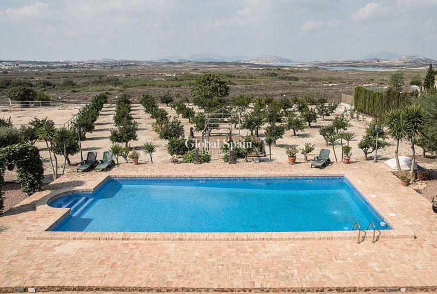 Wederverkoop - HUIS -
TORREMENDO - Torremendo