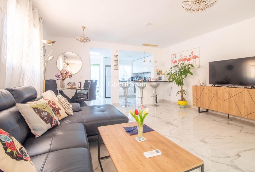 Wederverkoop - Huis -
TORREVIEJA - Acequion